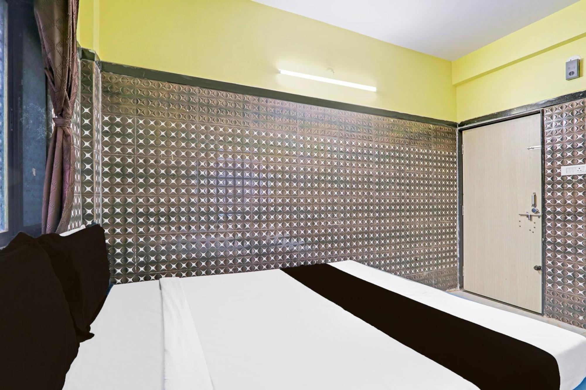 Hotel O Pankaj Hotel & Lodge Gangapur  Exteriör bild